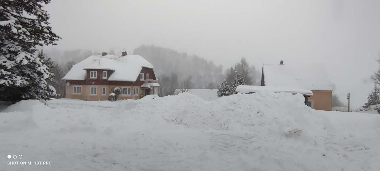 Holiday Home Moldava Esterno foto